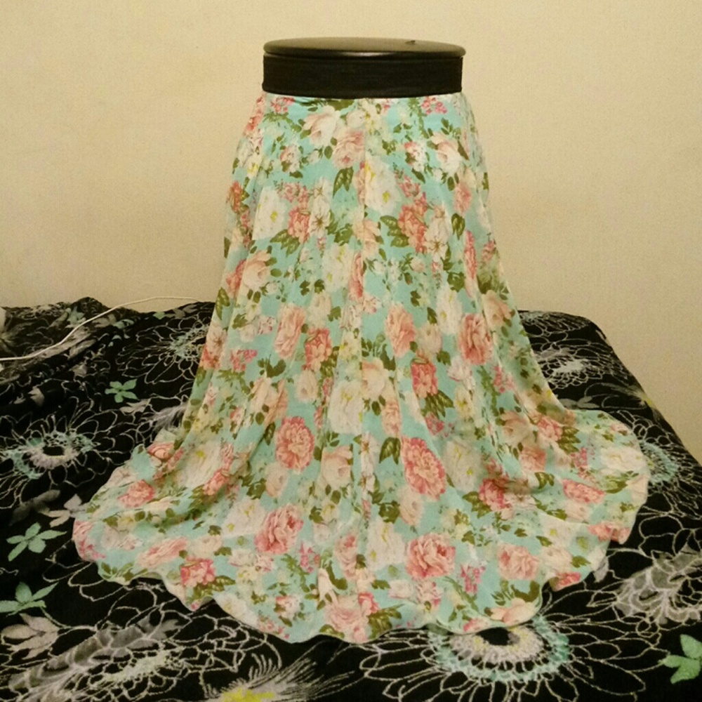 Short in the front floral skirt